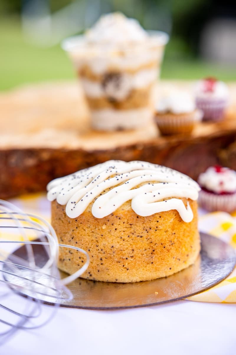 Torta de naranja con semillas de amapola