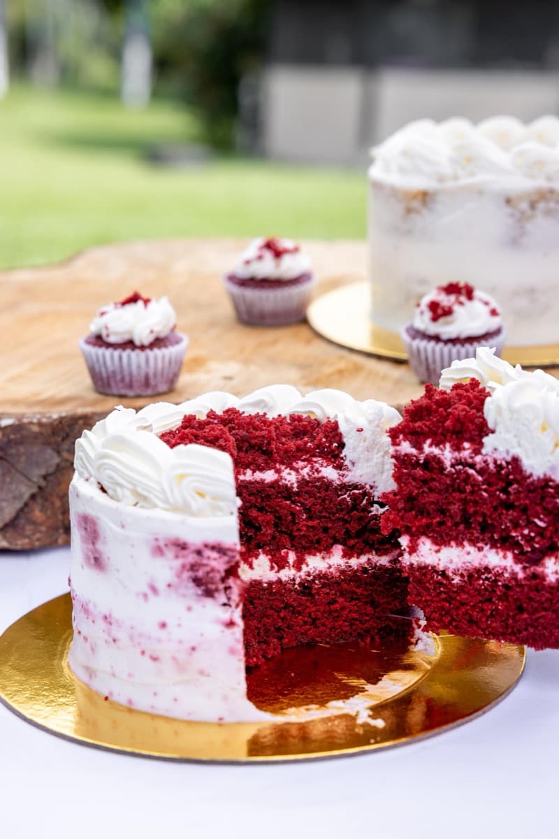 Torta red velvet cortada